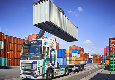 First fully-electric last-mile container transport between Bavaria and Bohemia 