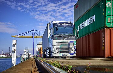 econtargo e-truck auf dem Terminal